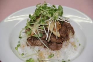 越後牛と舞茸の和風丼